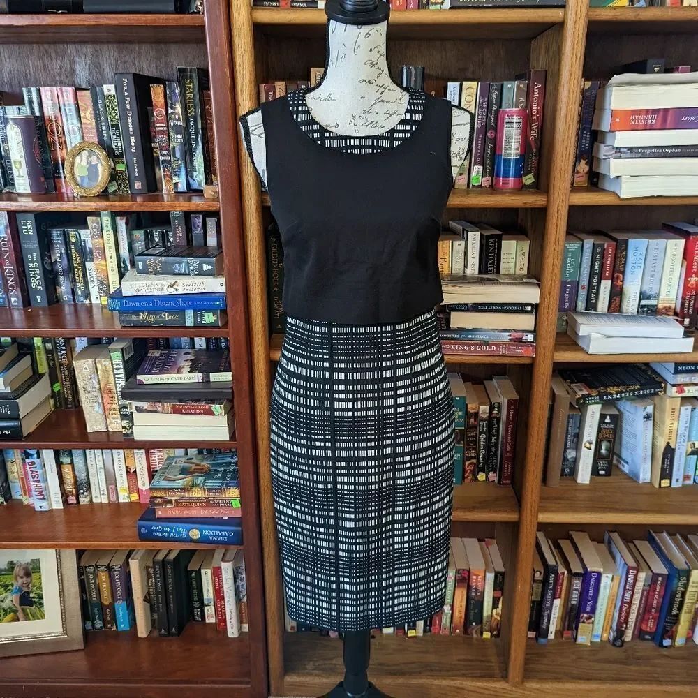 BANANA republic casual black and white stripe sleeveless dress sz 0 euc